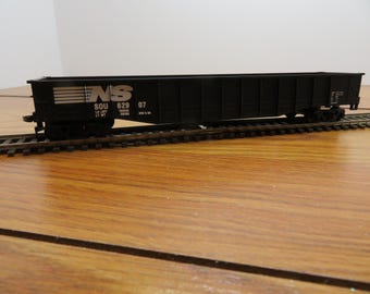 H 863 HO Norfolk Southern 62907 Black Gondola Well Weighted - Manufacture Unknown - Excellent Mint Condition