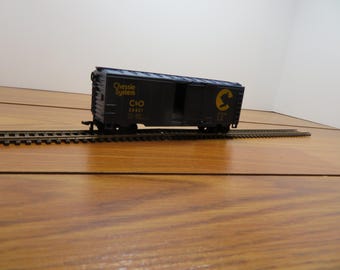 F 224 HO Life-Like Chessie System 26621 Box Car With Sliding Doors - Well Weighted Brand New Old Stock