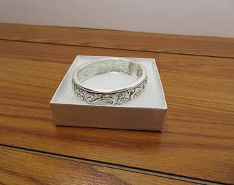T 658 Vintage 1980 Small Wrist Bracelet Silver Tone Excellent Condition