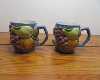 F 124 Vintage 1960's Set Of (2) Ceramic Tropical Fruit Mugs No Chips Or Cracks - Hard To Find