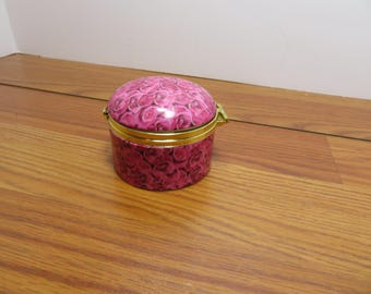 T 686 Vintage 1980 China Trinket Box With Roses Pattern - Gold Tone Band & Clasp Excellent Condition