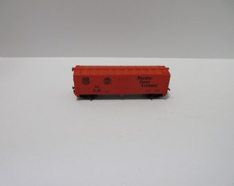 44   Ho Classic Fruit Express Box Car PFE 77678