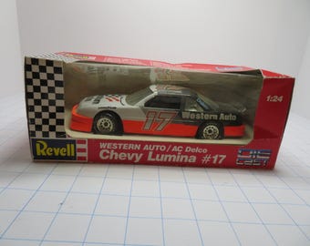 P 363 Revell 1991 Western Auto Die-Cast Chevy Lumina 1:24 Scale New Old Stock - Lots Of Features Can Be Read On Box