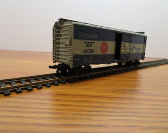 H 686 HO Athearn MP 121749 Box Car Nice Shape - Note: 1 Sliding The Other Is Fixed