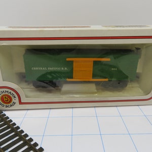 H 25  HO Bachmann Box Car Central Pacific R.R. 224