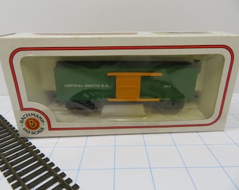 H 25  HO Bachmann Box Car Central Pacific R.R. 224
