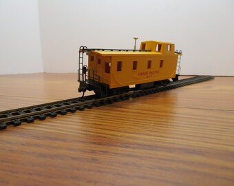 T 13 HO Bachmann Caboose Union Pacific 207 Well Weighted New Old Stock