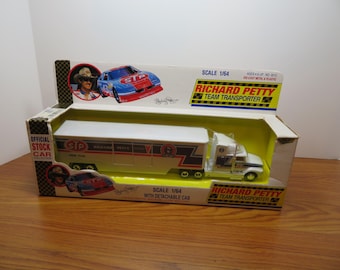 T 470 Vintage 1992 Die Cast Richard Petty Team Transporter 1/64 Scale Brand New Old Stock - 12"L x 1 3/4"W