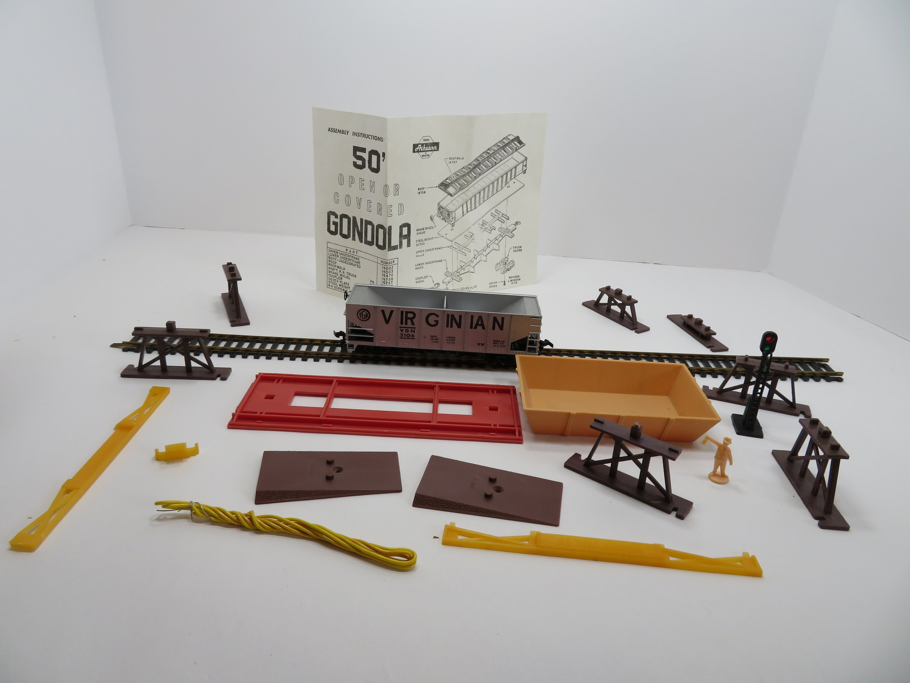 71A HO Tyco Hopper Car Unloading Set