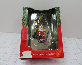 MH 154  Christmas Charmers Santa On Ski Lift Vintage 1992 Brand New