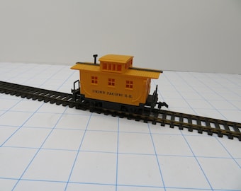 H 84  HO Bachmann Caboose Union Pacific