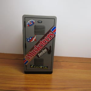 T 708 Vintage 1980&#39;s Edition Three Musketeer&#39;s Locker Tin - Excellent Condition