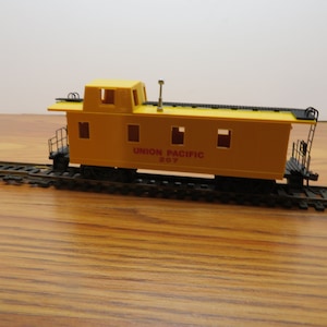 T 9 HO Bachmann Union Pacific Caboose 207 Well Weighted New Old Stock