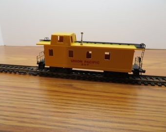 T 9 HO Bachmann Union Pacific Caboose 207 Well Weighted New Old Stock