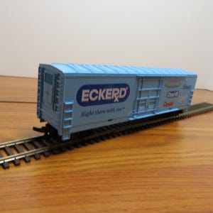 F 144 HO Mehano IHC Eckerd 2001 Box Car Well Weighted Brand New Old Stock