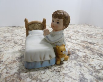 P 333 Vintage Homco 1990 Ceramic Boy Kneeling By Bed Praying - Thailand #1420 No Chips Or Cracks Mint
