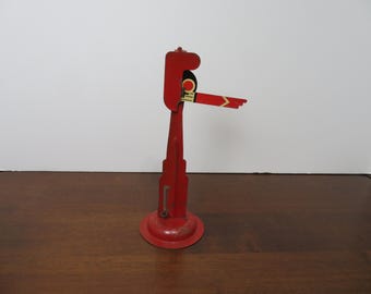 F 327 O/27 Marx Vintage 1950's - 1960's Railroad Metal Working Signal 7 1/2" Tall - Great Working Condition