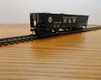 T 2 HO Bachmann N & W Hopper 12988 With Coal load Well Weighted New Old Stock