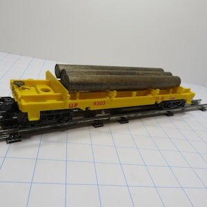 F 74 Lionel O/27 Gauge Union Pacific Vintage 1974 Log Car With Logs - Note This Cr Does Not Dump - Like New