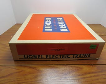 T 797 O Gauge Lionel 1987 Milk Car 19802 With Platform And (6) Milk Cans Brand New Old Stock In Factory Wrapping & Box
