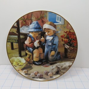 H 436  MJ Hummel Vintage Plate &quot; Tender Loving Care&quot; 1992 MJ6061 New - Danbury Mint