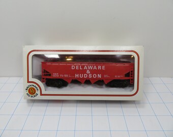 MH 87  HO Bachmann Hopper 12312 Brand New