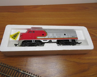 T 997 HO 1980 Bachmann F7 Santa Fe #307 Engine - Brand New Old Stock - Mint - Needs Trouble Shot - Lights Up - Sold As Is