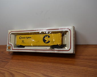 T 573 HO Bachmann Chessie System 11147 Box Car 1980 Well Weighted Brand New Old Stock