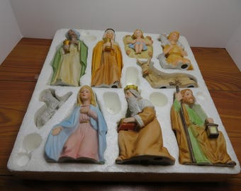 T 826 Vintage 1980 Homco #5599 (9) Piece Porcelain Hand Painted Nativity Set Made In Taiwan In Original Styrofoam Box Mint Condition - New
