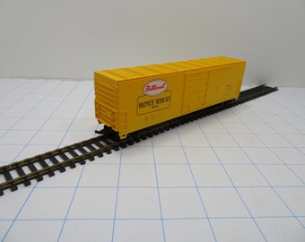 MH 100 Life-Like Honey Wheat Box Car 9125 Brand New
