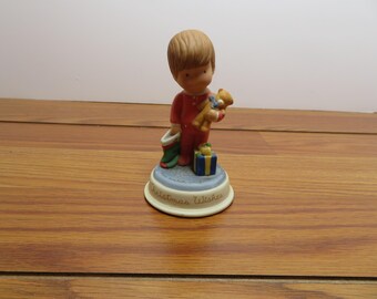 T 668 Avon 1987 Joan Walsh Anglund Christmas Wishes - Hand Painted Porcelain No Chips Or Cracks