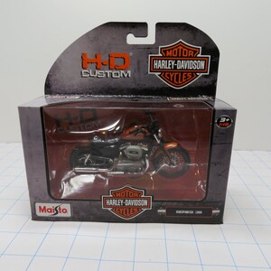 8  Maisto 1:18 3+ Harley Davidson XL 1200N Nightster 2007 Series 38 Brand New