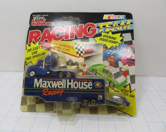 H 562 Racing Champions Die-Cast Maxwell House Hauler 1992 New