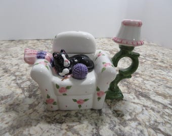 P 331 Vintage World Bazaars 1980 Ceramic Teapot With Tuxedo Cat On Arm Chair With Yarn & Lamp - No Chips Or Cracks - Hand Painted - Mint