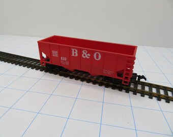 H 100 HO Hopper Car B & O  320 - NEW