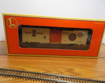 H 865 O Gauge Lionel LRRC Railroad 9700 Box Car - Working Couplers, Sliding Doors - Gold Member Series - Well Weighted Brand New Old Stock