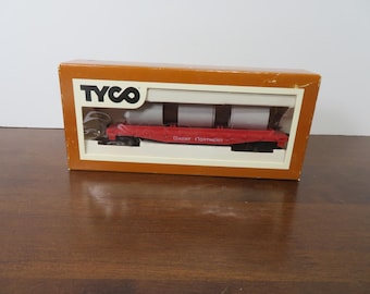 F 251 HO Tyco 1980 Great Northern Skid Flat Car #342 With Pipe Load Well Weighted - Brand New Old Stock