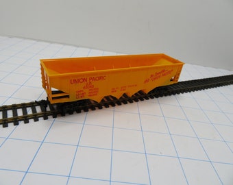 H 454  HO Tyco Union Pacific 4 Bay Hopper 62040 Vintage 1990 Brand New