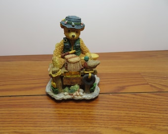 T 961 Vintage Brownstone Teddy Bears 1996 Travis Gone Fishing Wind Up Music - Works Great - No Chips Or Cracks Excellent Condition - 7" H