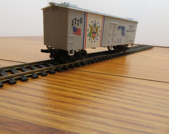 H 746 HO Life-Like State Of Maryland Box Car 1776 Vintage Nice Shape