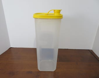 F 265 Vintage 1980 Large Tall Tupperware Pitcher - Like New