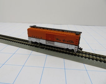N 112  N gauge Box Car Rio Grande - NEW- Bachmann