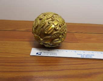 T 675 Vintage Resin Gold Decorative Sphere 1980 No Chips Or Cracks