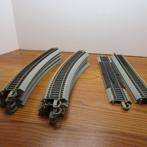 T 271 HO Bachmann Nickel Silver EZ Track (8) 18R Curves (3) Straight Tracks Includes Terminal Track Brand New Old Stock