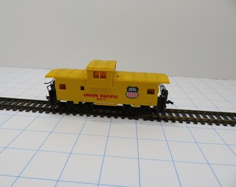 H 11   Ho Union Pacific 207 Caboose