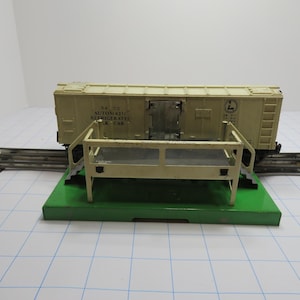 F 56 O Gauge Lionel 1950 Automatic Refrigerated Milk Car 3472 With Loading Dock & (4) Milk Cans Works Great  Very Small Chip In Door On Roof