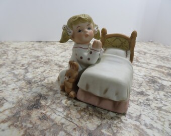 P 332 Vintage Homco 1990 Ceramic Girl Kneeling By Bed Praying - Thailand #1420 No Chips Or Cracks - Mint