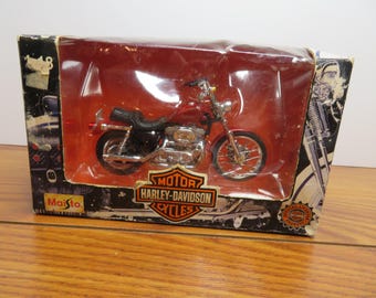 F 157 Vintage Harley Davidson Maisto 1997 Die 1:18 Cast Sportster XL 1200C Custom Brand New Old Stock