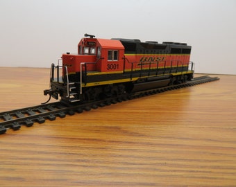 T 254 HO Bachmann EMD GP40 GNSF 3001 Diesel All Wheel Drive With Headlight - Well Weighted Brand New Old Stock