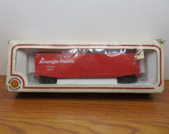 H 685 HO Bachmann TRFX 5510 Box Car New Old Stock